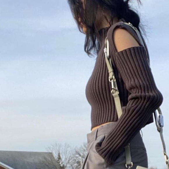 Gray Ribbed Cold-Shoulder Cropped Sweater - Picture 10 of 10